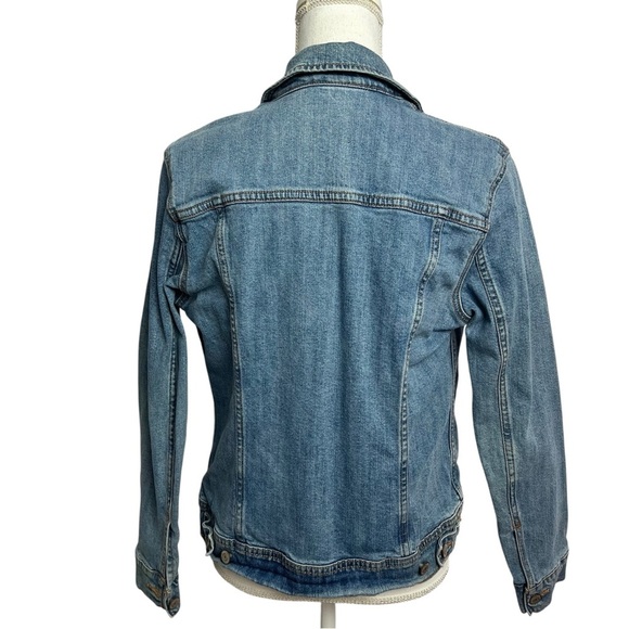 Old Navy Women’s Denim Jean Jacket Sz Medium Medium Wash Distressed Pockets - Picture 3 of 8